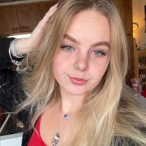 Meet your Posher, Cher